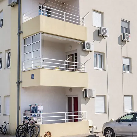 Danijela Apartment *
